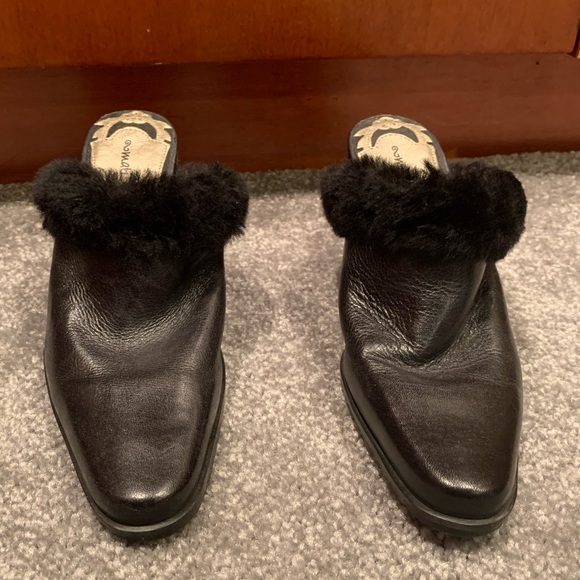 Matisse Black heel with fur accent - Picture 3 of 10